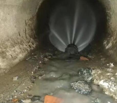 阿拉尔农场市政管道清淤