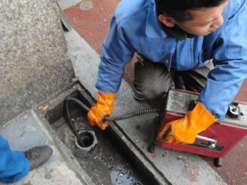 阿拉尔农场疏通下水道