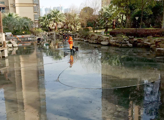 阿拉尔农场景观池淤泥清理