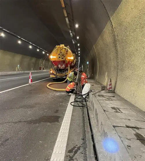 阿拉尔农场隧道排水渠清淤